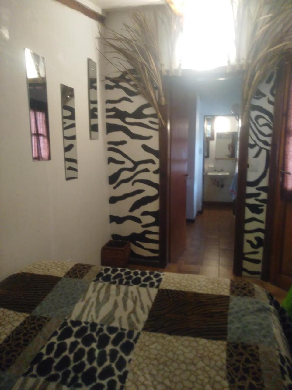 Universal Traveller'S Hostel Сан-Карлос-де-Барілоче Екстер'єр фото